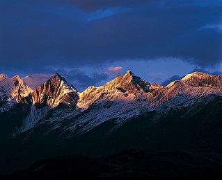 《暖雪》新玩法“无尽梦魇”上线 添加全新梦魇皮肤
